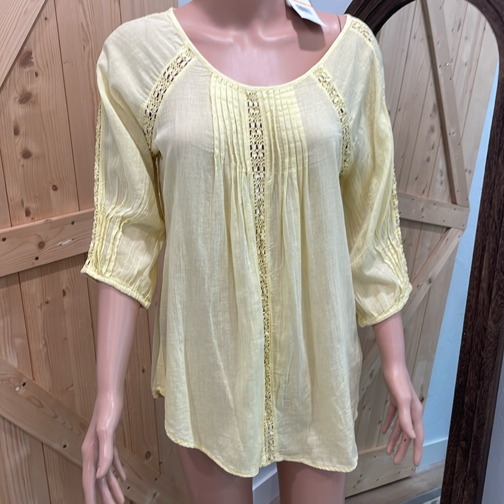 Vintage nine west  yellow peasant blouse. NWT size small.